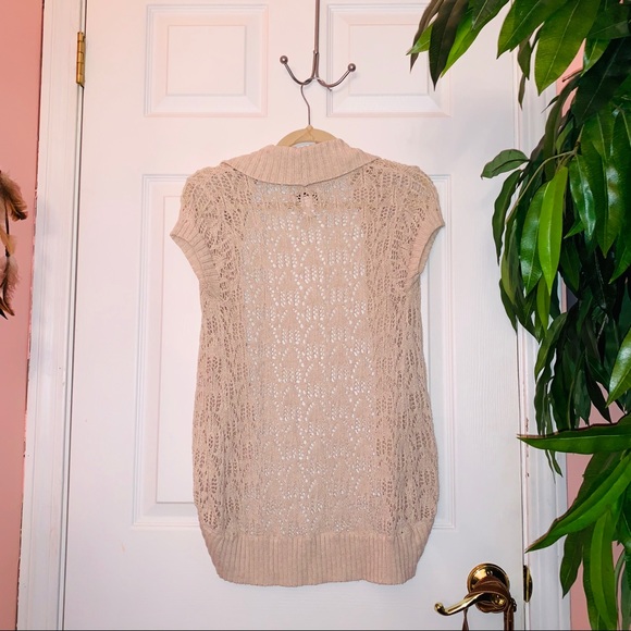 ❗️SOLD❗️ Beige Crochet Styled Shall - Picture 3 of 4